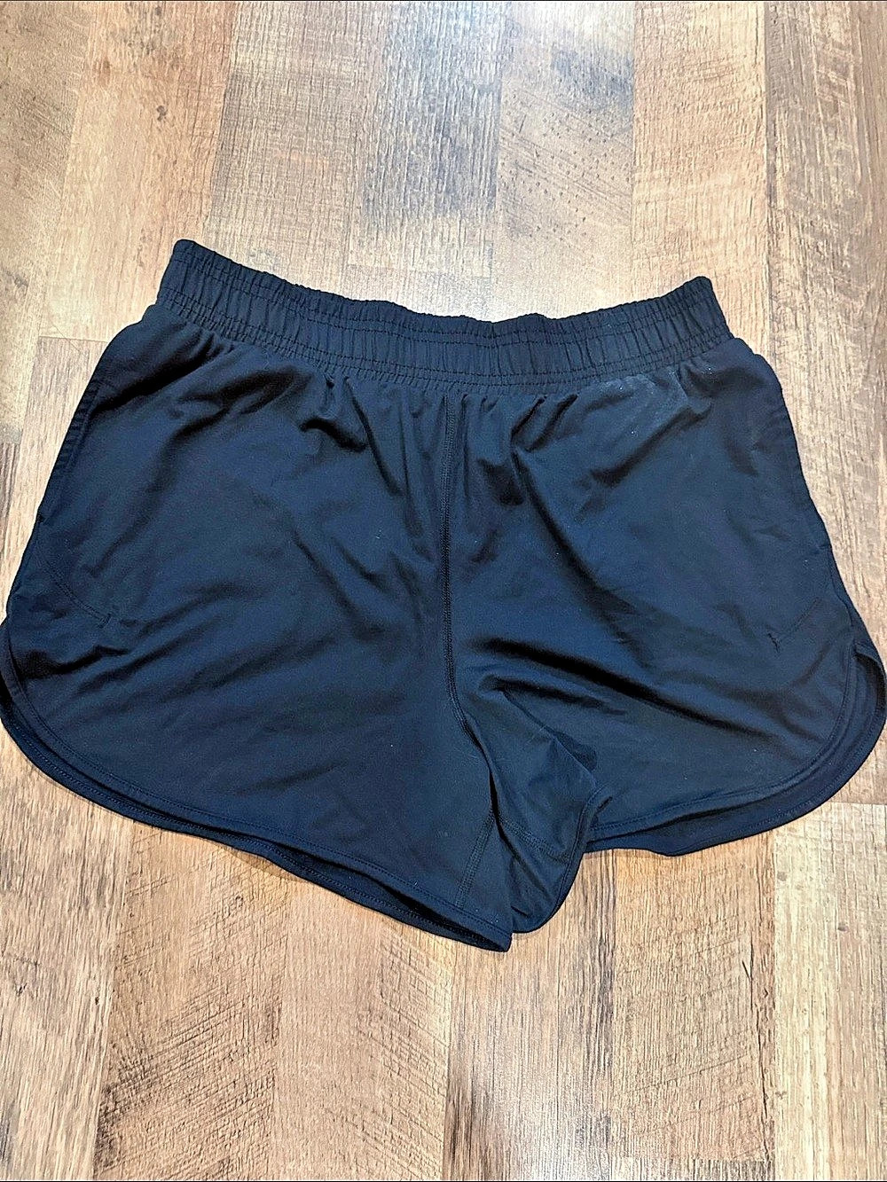 All in Motion Women's Woven Mid-Rise Run Shorts Black Medium